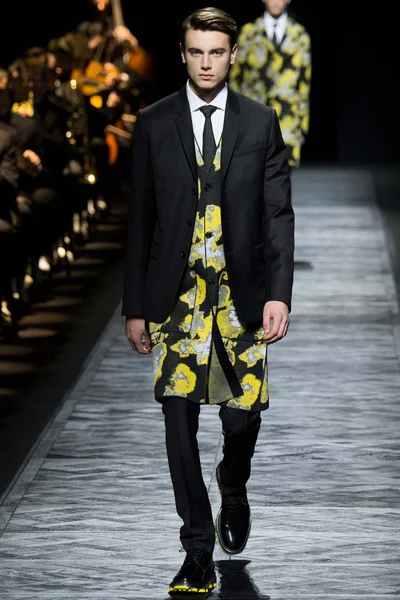 Look 43